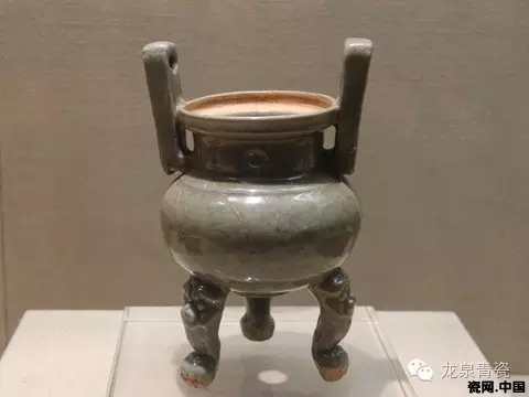 中國時代物龍泉青瓷平底三足爐-